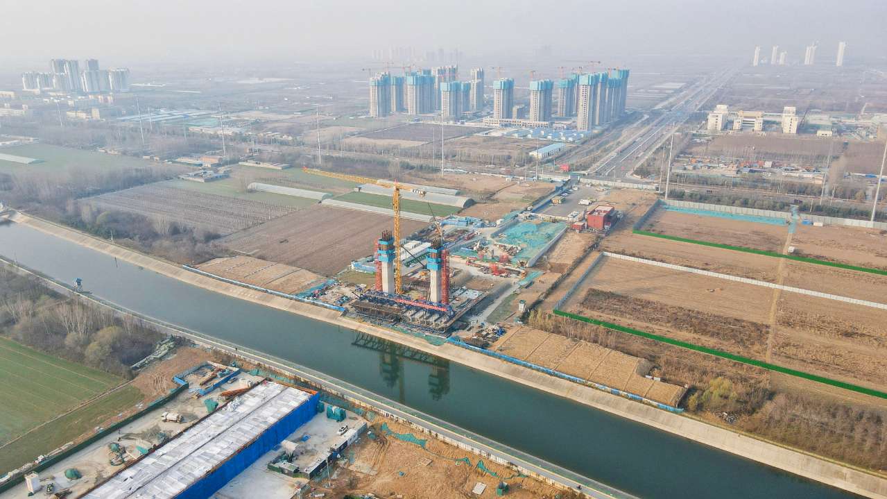 單箱五室掛籃丨濟南城建西關街跨南水北調渠斜拉橋掛籃順利施工